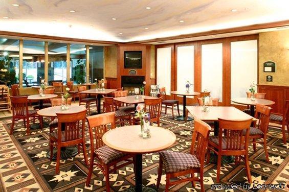ฮอลิเดย์ อินน์ เอ็กซ์เพรส แวนคูเวอร์ นอร์ท ร้านอาหาร รูปภาพ